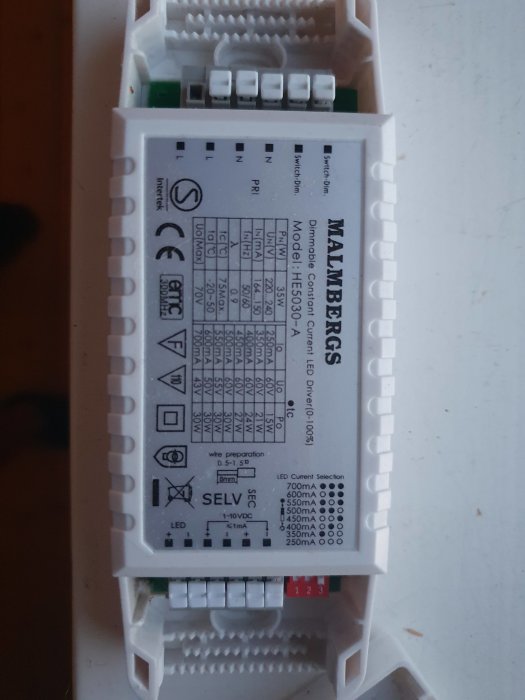 Leddriver av märket Malmbergs med teknisk info och anslutningar.