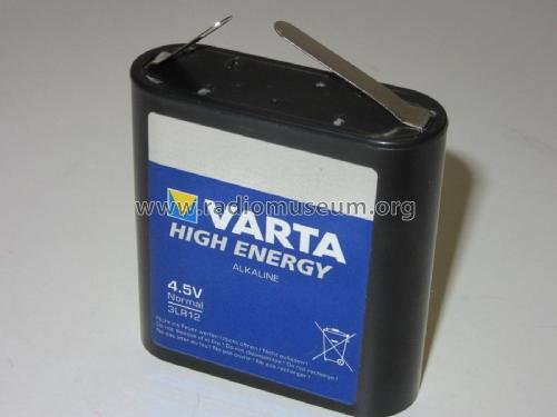 Ett 4,5 volts VARTA High Energy alkaliskt batteri med två synliga anslutningsterminaler.