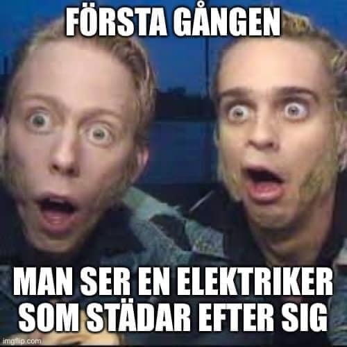 Två överraskade personer med texten "Första gången man ser en elektriker som städar efter sig".