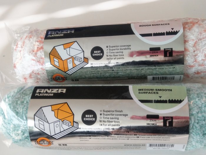 Två olika Anza Platinum målarrollers förpackningar för grova respektive medium-släta ytor.