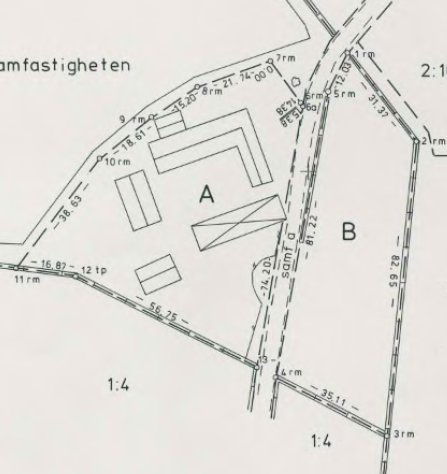 Svartvit karta med markerade tomtgränser A och B, byggnader och mått som visar avståndet mellan strukturer och vägens bredd.