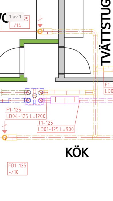 Ventilationsritning som visar rördragning i ett hem med markeringar för tvättstuga och kök.