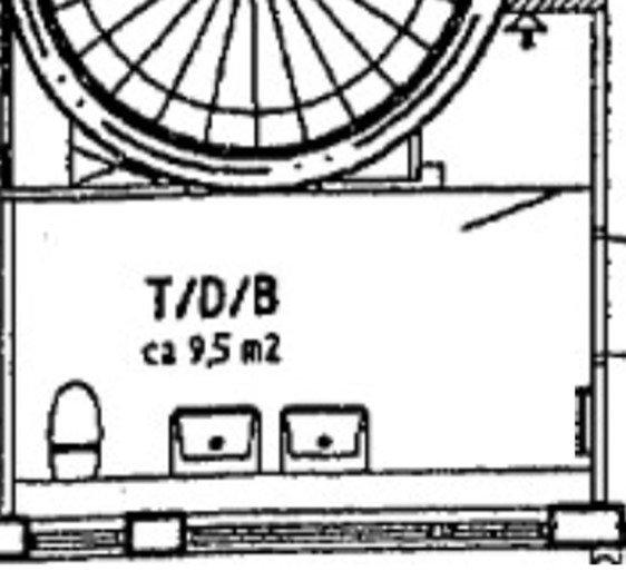 Ritning av badrum med fönster, två handfat och texten "T/D/B ca 9,5 m2".