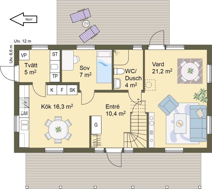 Plantekning av nedre våningen i ett hus med utmärkningar för kök, vardagsrum, WC/dusch och entré.