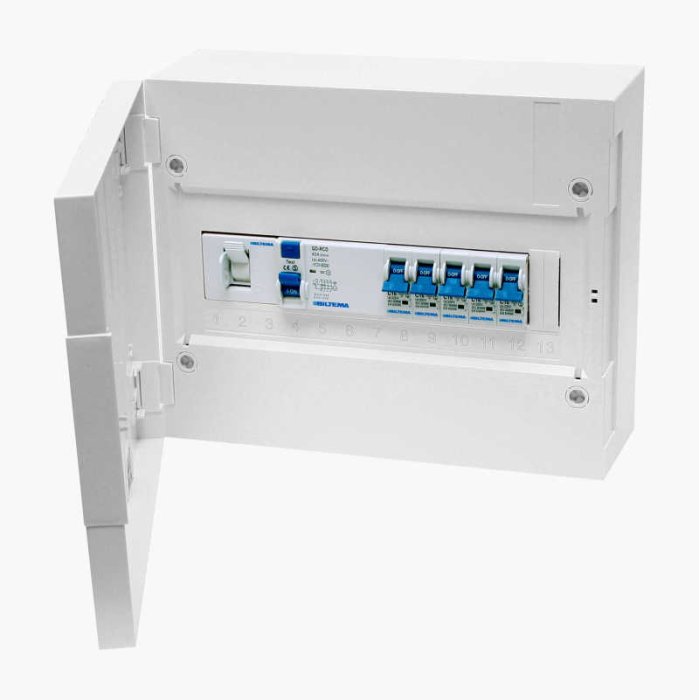 Öppen vit elektrisk säkerhetsbrytare med flera brytare och etiketter inuti.