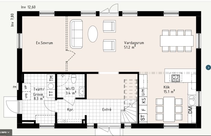 Planritning av ett hus med markerat potentiellt sovrum, kök, vardagsrum och entré.