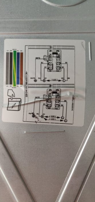 Kopplingsschema för induktionshäll visar anslutningar för enfas och trefasström.