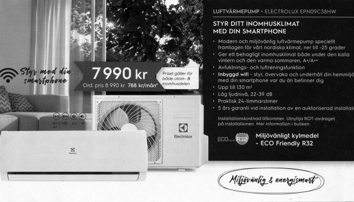 Annonserad luftvärmepump Electrolux i ett vardagsrum, prisinformation och fördelar såsom smartphonestyrt och miljövänligt, i svartvitt.