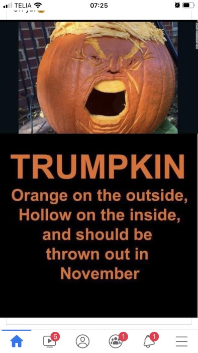 Pumpa utsmyckad för att likna en känd person med texten "TRUMPKIN" nedan.