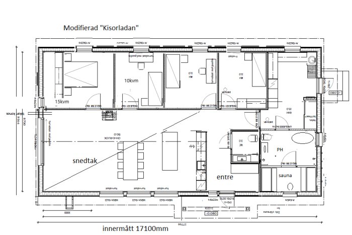 Planritning med titeln "Modifierad 'Kisorladan'" som visar rumsindelning och mått i ett hus inklusive entré, sauna och sovrum.