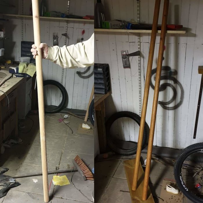Före och efter bilder av en trapprenovering som visar en omålad och sedan betsad och lackad trappräckesstång i ett verkstadsrum.