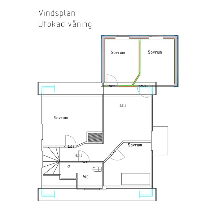 Arkitektritning av vindsvåning med plan för utbyggnad av två nya sovrum, markerade i grönt och rött.