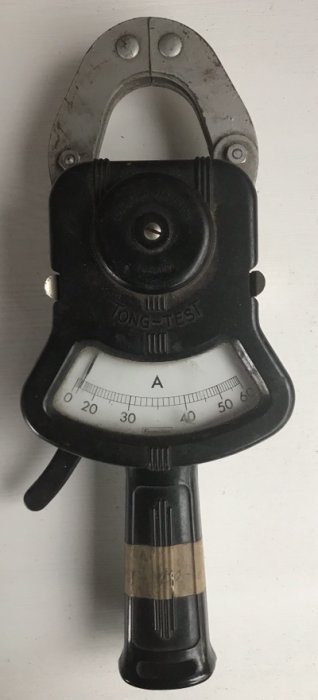 En använd analog klämkraftsmätare med skala upp till 50 enheter, märkt 'TONG-TEST'.