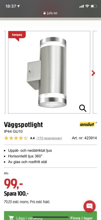 Väggspotlight i rostfritt stål med upptill och nedtill riktat ljus monterad på vit vägg.