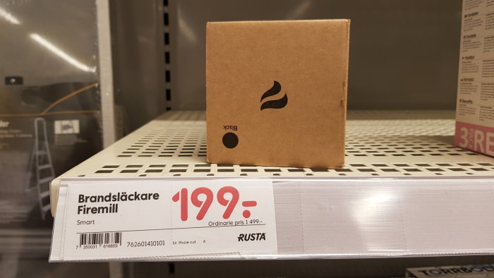 Kolsyresläckare på hylla hos Rusta med prisskylt som visar rabatterat pris 199 kronor från 499 kronor.