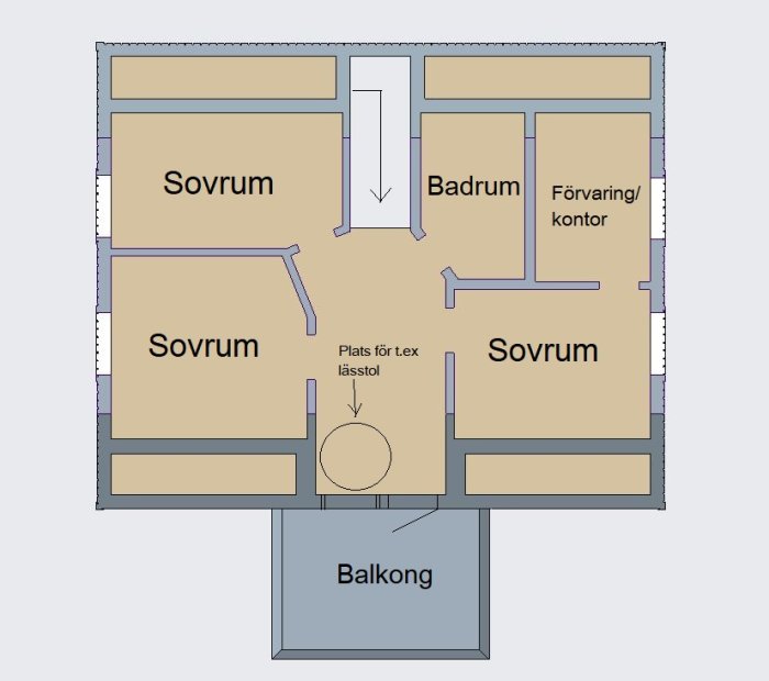 Planritning av en övervåning med tre sovrum, badrum, förvaring/kontor och central trappa som leder till en balkong.