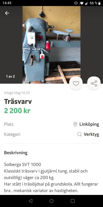 Klassisk grå träsvarv av märket Solberga SVT 1000 placerad i en verkstadsmiljö, prissatt till 2 200 kr.