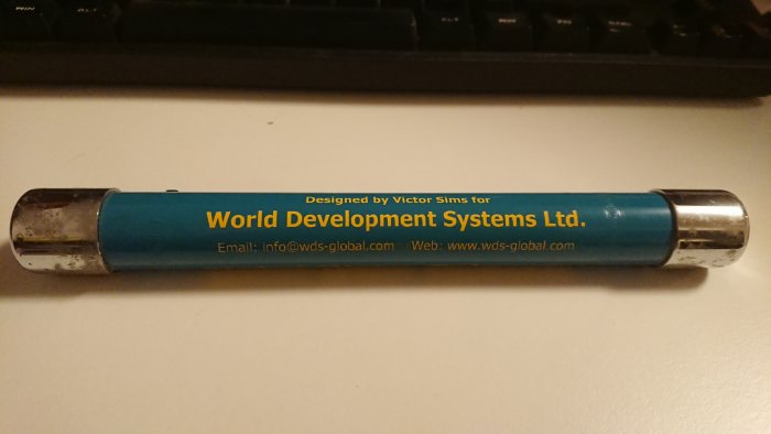 Avancerad vattenförbättrare med texten "Designed by Victor Sims for World Development Systems Ltd.