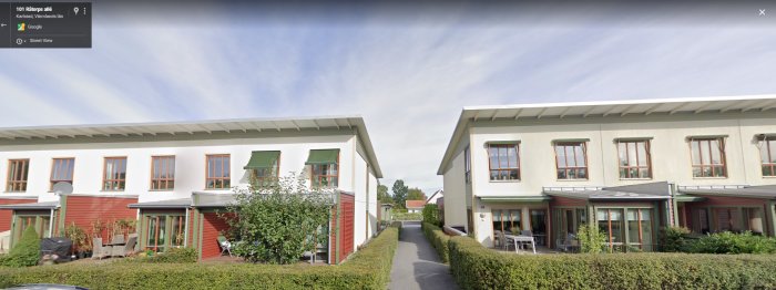 Radhuslänga med begränsat utrymme mellan byggnaderna och markerad tomtgräns.