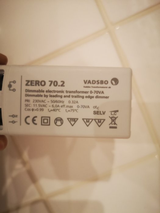 Närbild av en ny Vadsbo-transformator modell ZERO 70.2 med tekniska specifikationer.