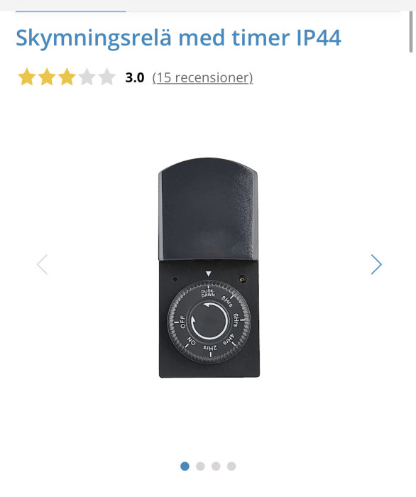 Ett skymningsrelä med timer och inställningsknapp, IP44 klassificering, monterat på en vit bakgrund.