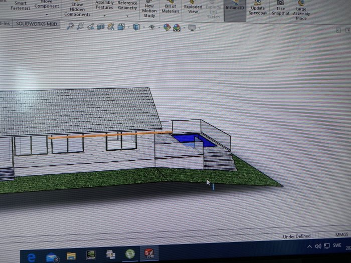 CAD-ritning av ett hus med nybyggd altan och inbyggd poolprojekt i bakgården.