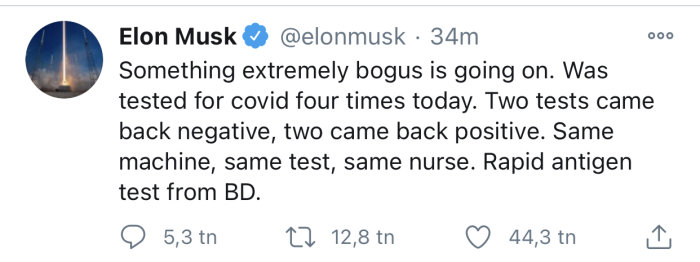 Skärmdump av ett tweet från Elon Musk om inkonsekventa COVID-19-testresultat.