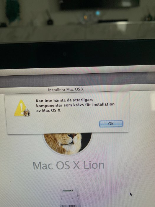 Felmeddelande under installation av Mac OS X Lion som indikerar att ytterligare komponenter saknas.