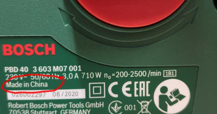 Bosch PBD40 borr med etikett som visar "Made in China" och tekniska specifikationer.