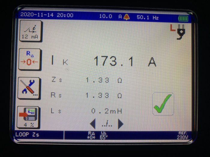 Elektrisk mätutrustningsskärm som visar 173.1 A med symboler och mätvärden mot bakgrundsbelysning.