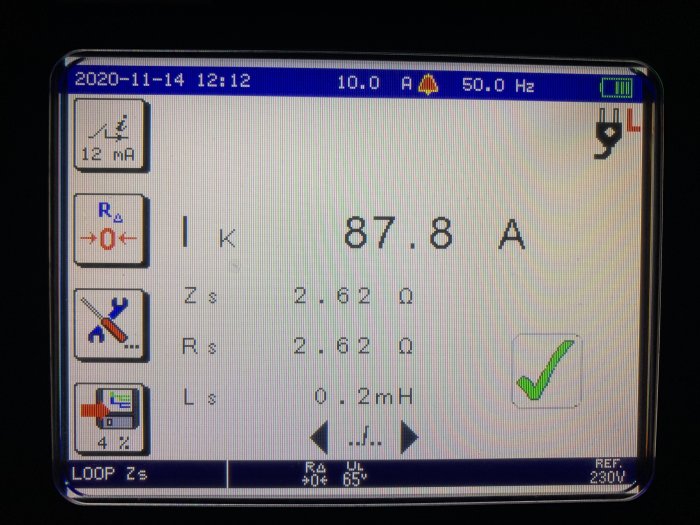 Skärmvisning av ett mätinstrument som visar elektriska värden, inklusive 87.8 A ström, med ikoner och en grön bock.