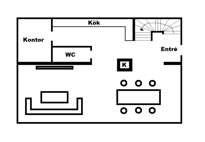 Svartvit planritning med kök, kontor, WC och entré samt position för en kamin markerad med "K".