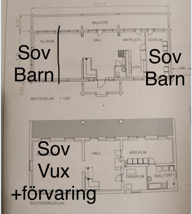 Arkitektritningar över bottenplan och souterrängplan för ett hus med markerade sovrum och förvaring.