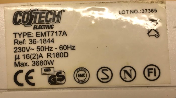 Typetikett på en Cotech Electric timer EMT717A som visar tekniska specifikationer inklusive maxlast på 3680W.