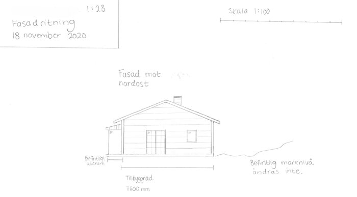 Handritad fasadritning av en byggnad daterad 18 november 2020, med skala och tillbyggnad markerad.