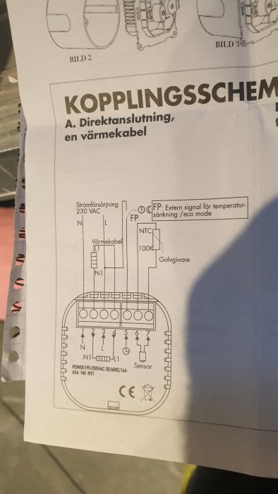 Kopplingsschema för direktanslutning av värmekabel med etiketter och anslutningspunkter.