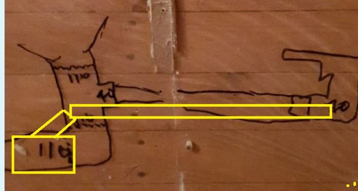 Handritad skiss på vägg som visar förslag på rörinstallation med 110 grader böj.