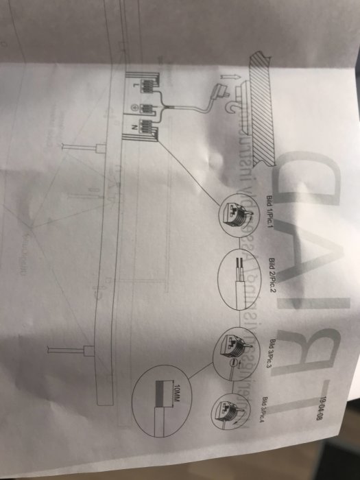 Monteringsschema för pendelskena med tre uttagskopplingar och tekniska specifikationer.