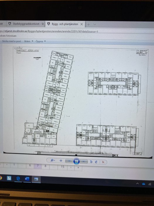 Skärmbild av dator som visar arkitektritningar med flera våningar och lägenhetsplaner.