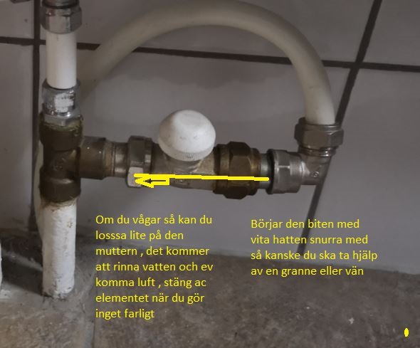 Radiatorrör med instruktioner för att avlufta systemet, inklusive vit ventil och justermutter.