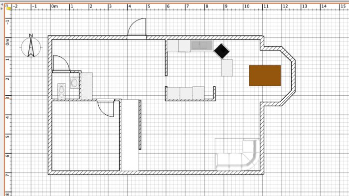 Planritning av ett entréplan i ett hus med markerade rum som kök, matplats och vardagsrum.