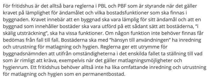 Skärmdump av en text som förklarar PBL och PBF krav för funktioner i fritidshus, inklusive matlagning och hygien.