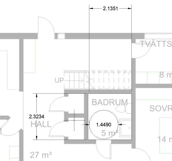 Ritning av badrum på 5 m² med måttangivelser och intilliggande rum.