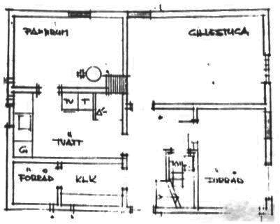 Planritning av en inredd källare med beteckningar för rum som gästrum, tvätt, förråd och WC.