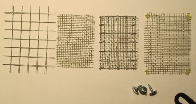 Putsnät och musnät med olika maskstorlekar bredvid montageskruvar och en bit fransat nät.
