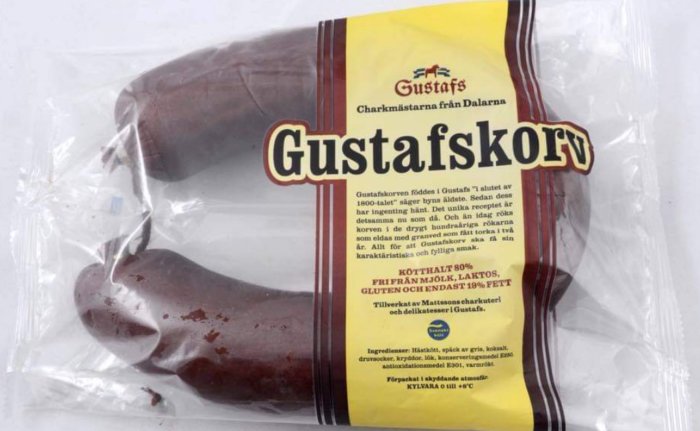 Förpackad Gustafskorv med etikett, rökt hästkorv från Dalarna, känd som ingrediens i Hästräkan.
