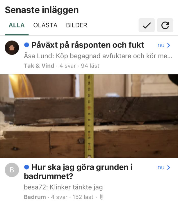 Mätband står mot en träkonstruktion under byggnation inuti ett rum.