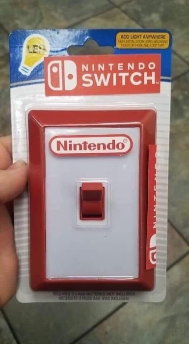 Ljusbrytare förpackad som Nintendo Switch-konsol.