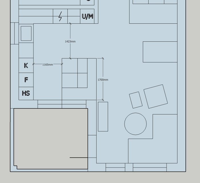 Planritning av en lägenhet som visar alternativ för en köksö mellan kök och vardagsrum med måttangivelser.