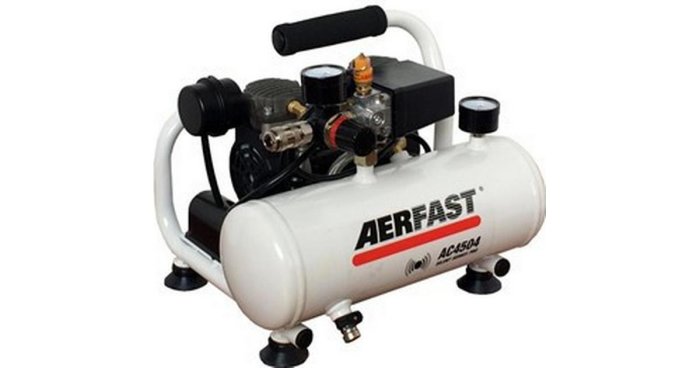 Portabel liten Aerfast kompressor med en 8 liters tank.